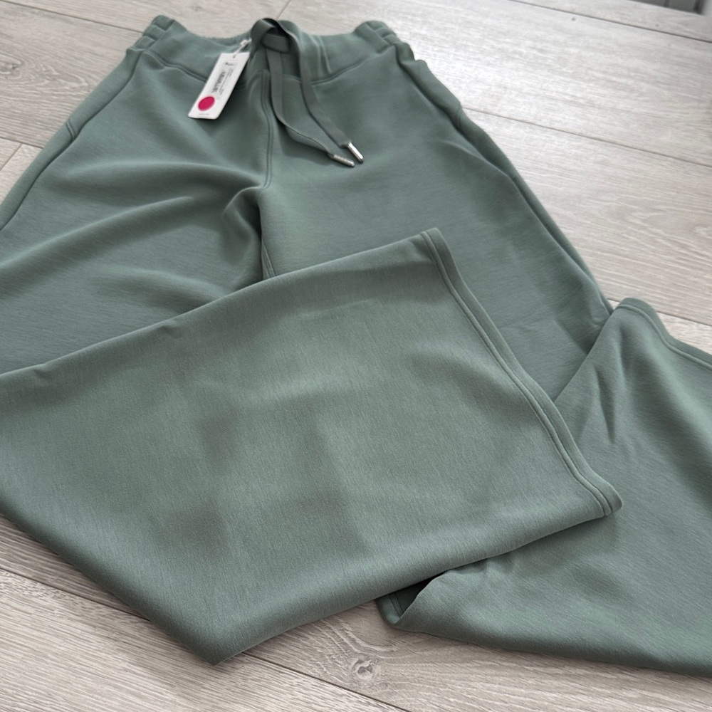 NWT Spanx airessentials wide leg pant in fennel size XS